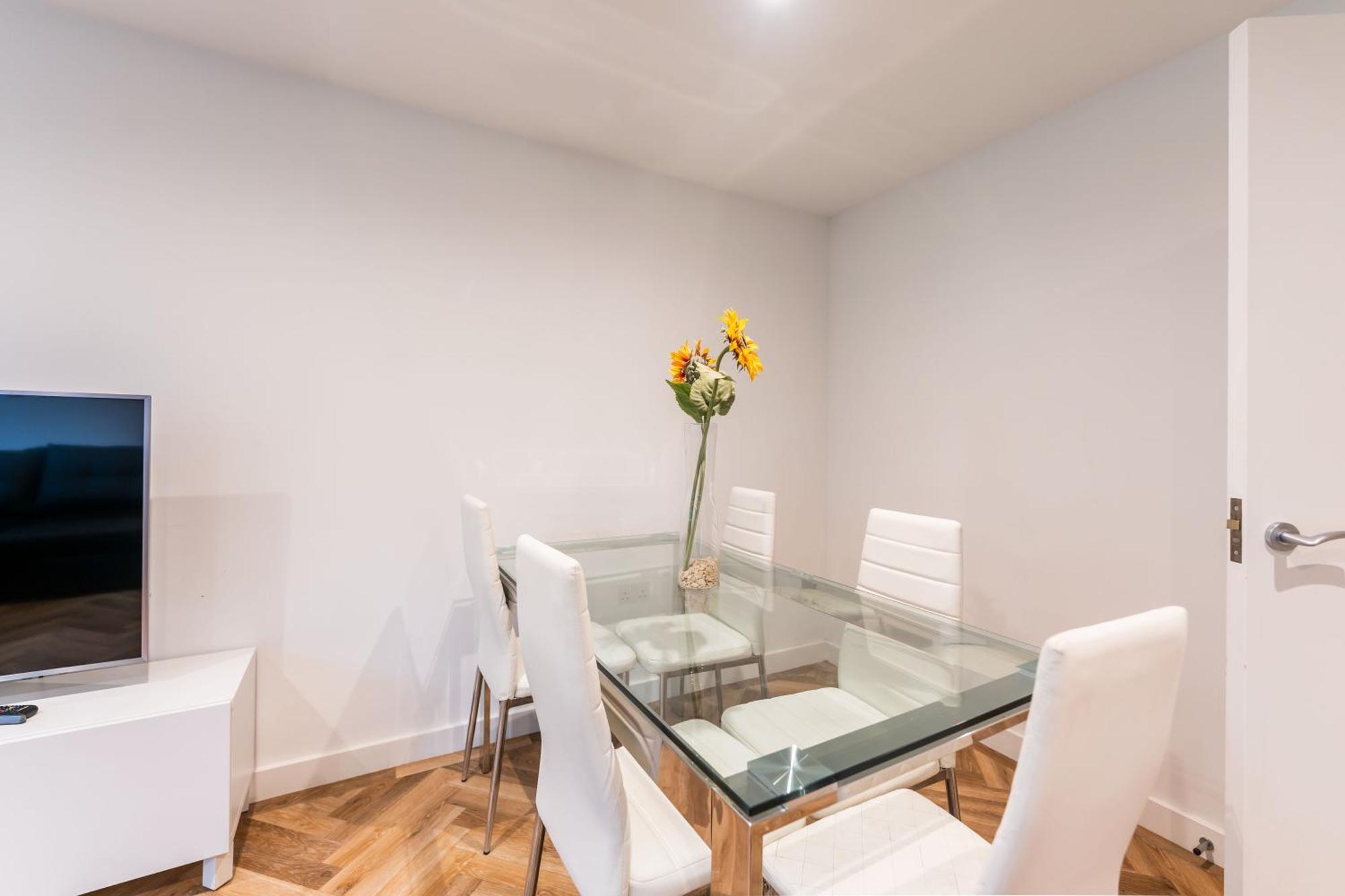 Hyde Park Gem Apartment *